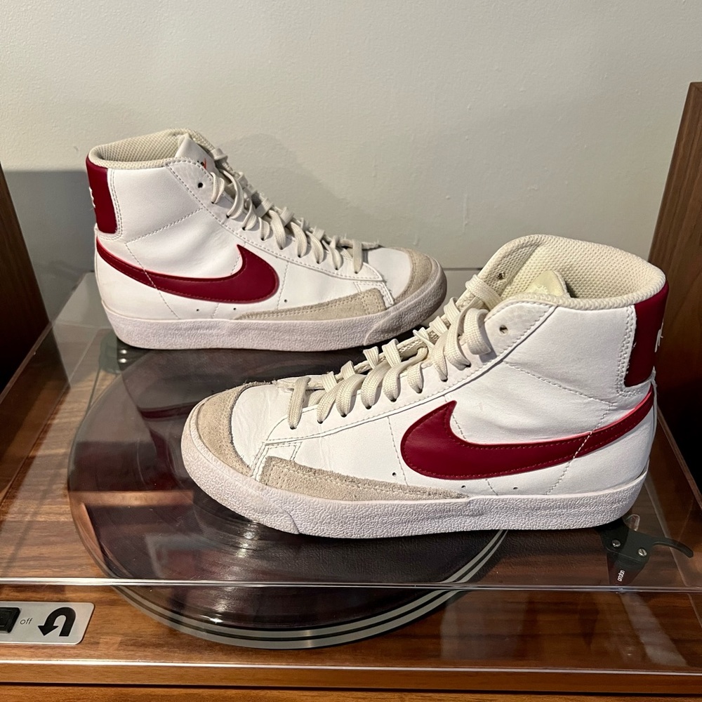 Nike blazer mid ‘77 big kids size 4